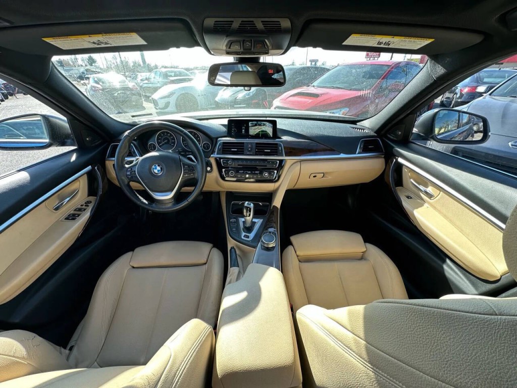 2017 BMW 3 Series Image 2