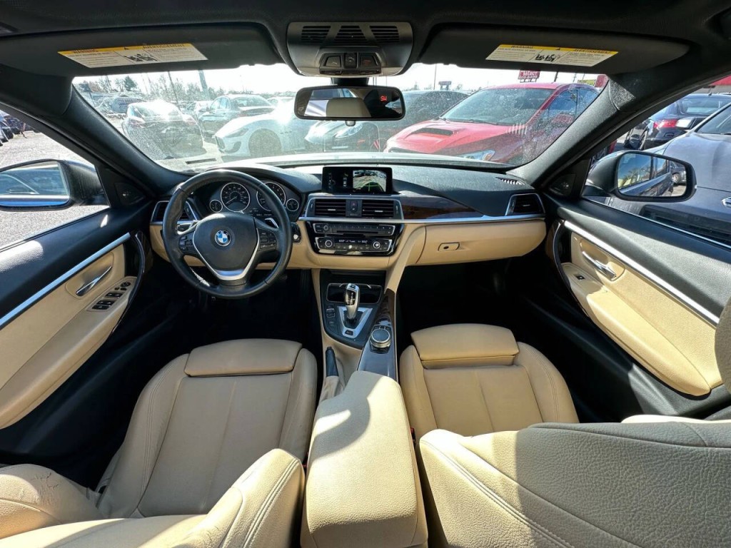 2017 BMW 3 Series Image 12