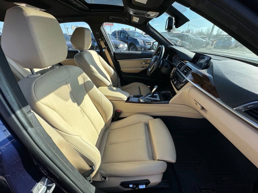 2017 BMW 3 Series Image 14