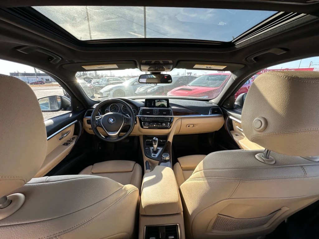 2017 BMW 3 Series Image 17