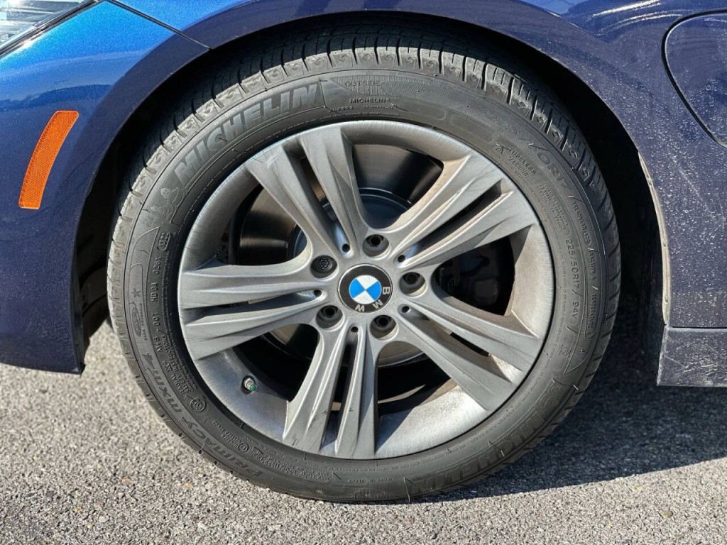 2017 BMW 3 Series Image 28