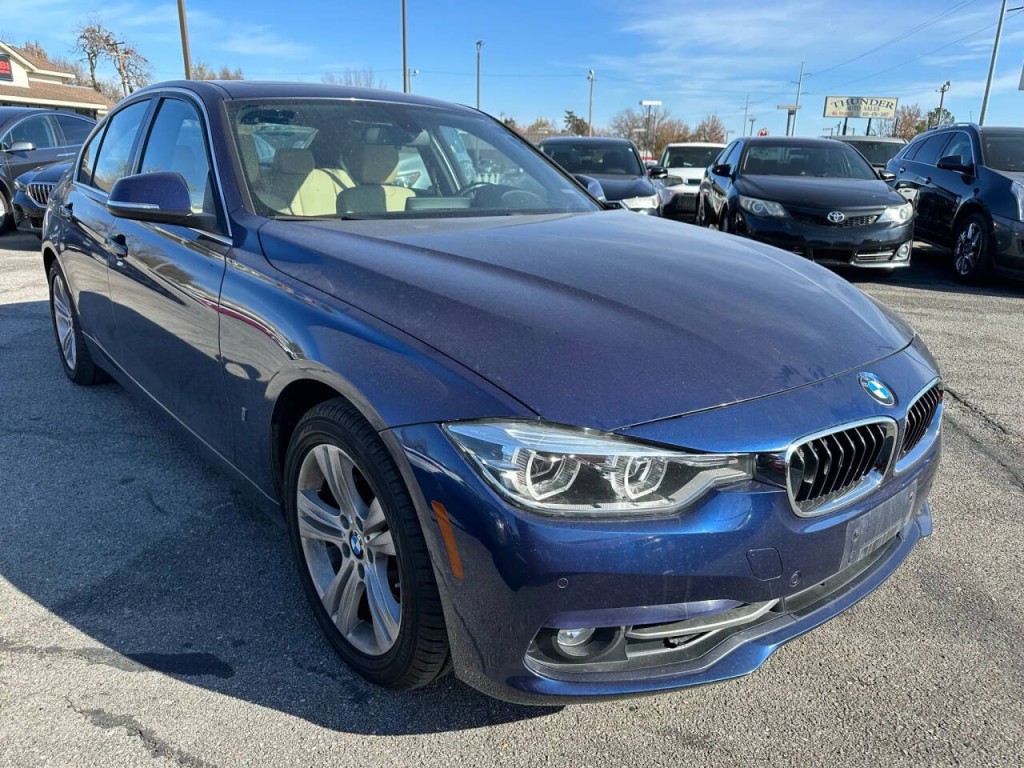2017 BMW 3 Series Image 31