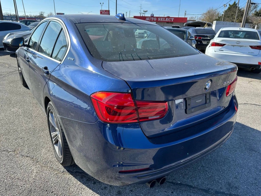 2017 BMW 3 Series Image 35