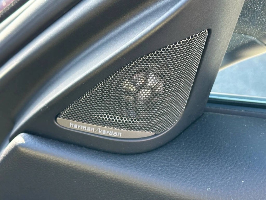 2017 BMW 3 Series Image 37