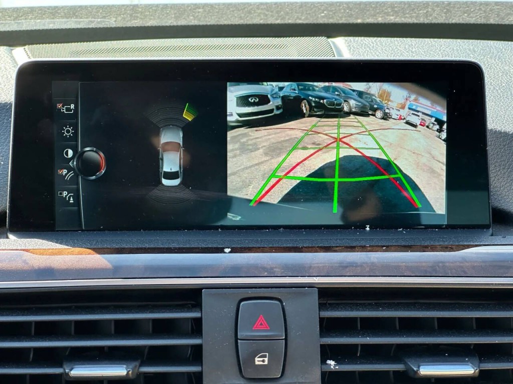 2017 BMW 3 Series Image 38