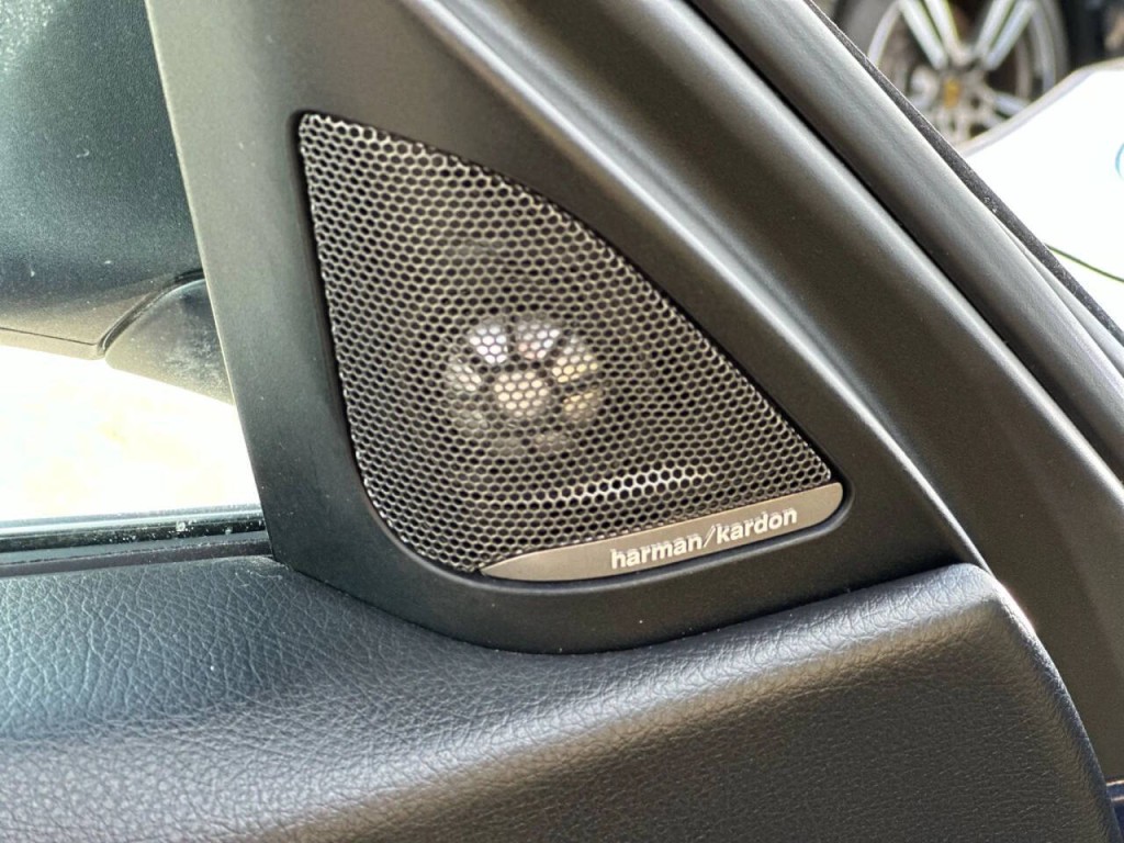 2017 BMW 3 Series Image 39