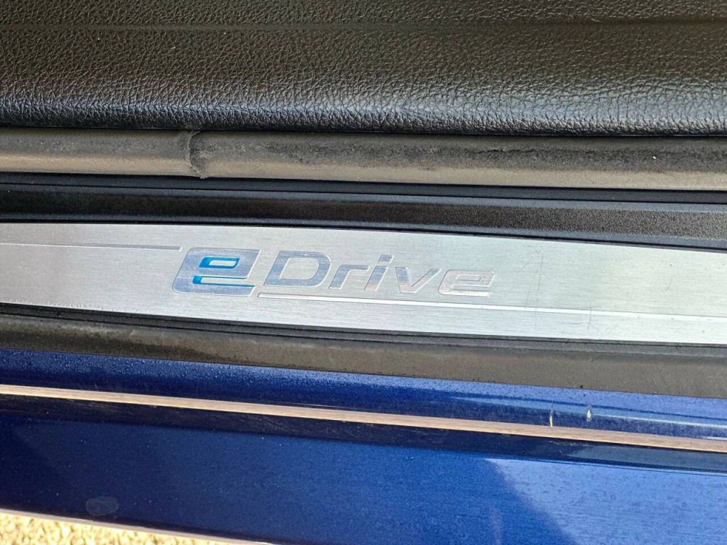 2017 BMW 3 Series Image 40