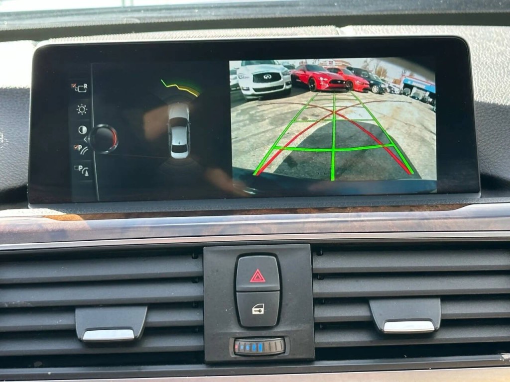 2017 BMW 3 Series Image 41