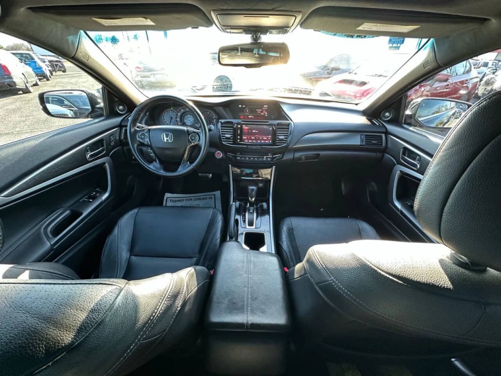 2017 Honda Accord Image 2