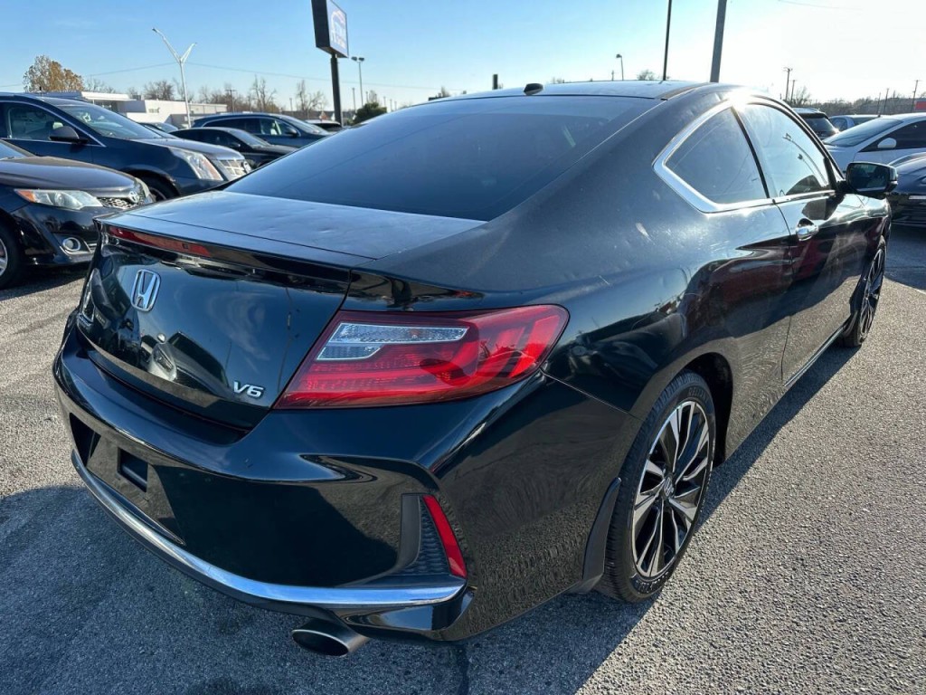 2017 Honda Accord Image 28