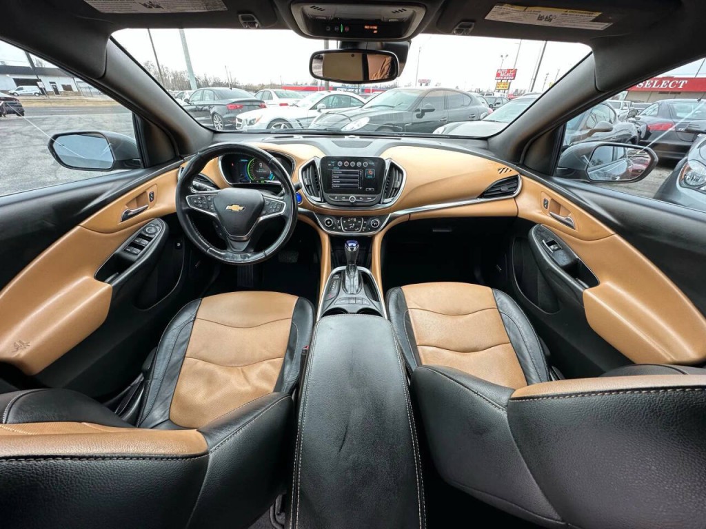 2018 Chevrolet Volt Image 2