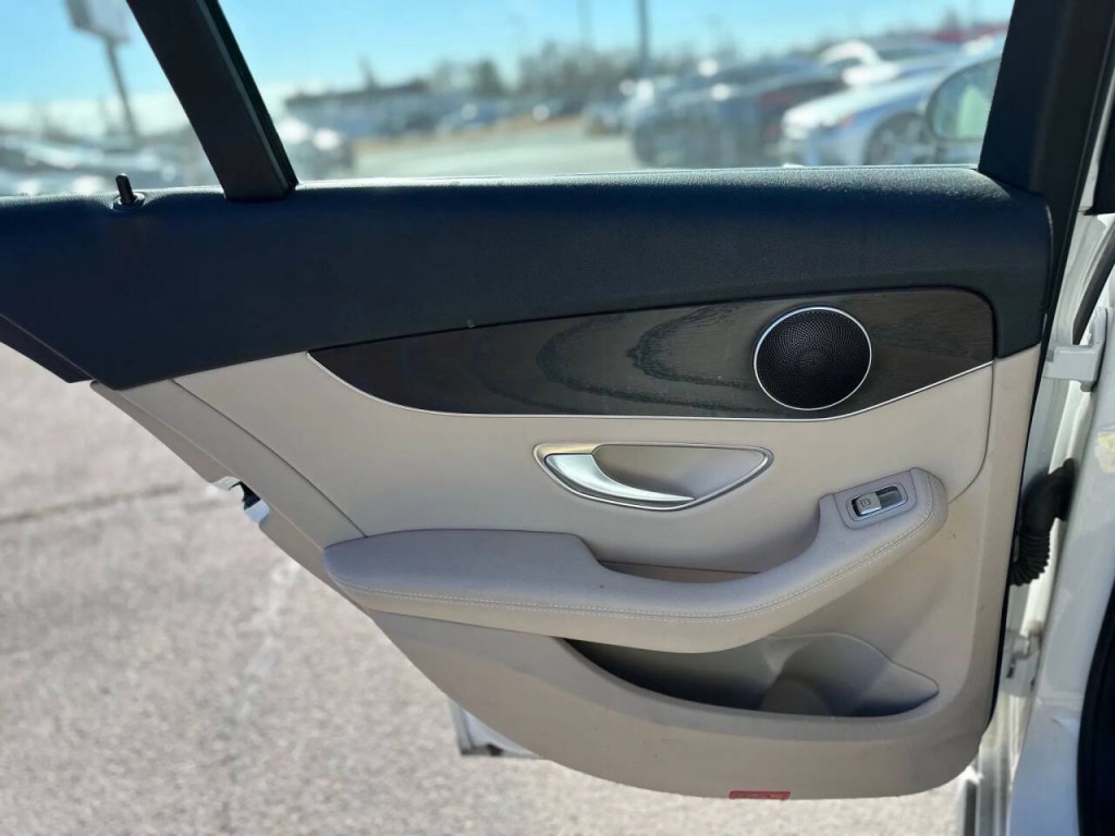 2018 Mercedes-Benz C-Class Image 20