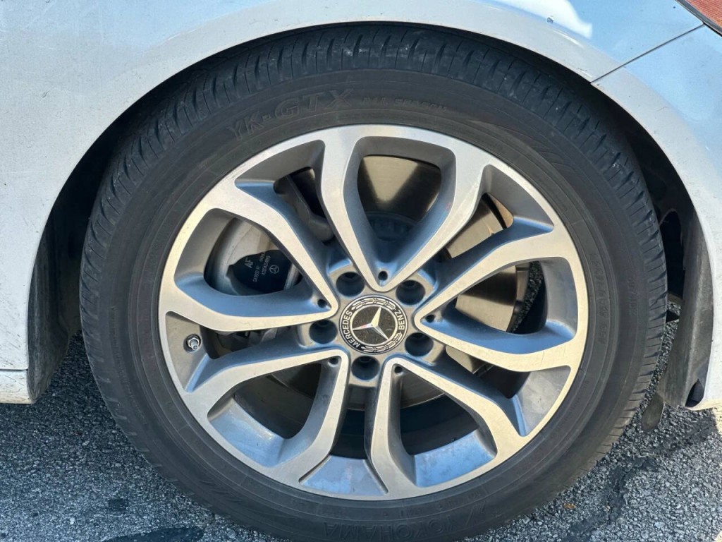 2018 Mercedes-Benz C-Class Image 24