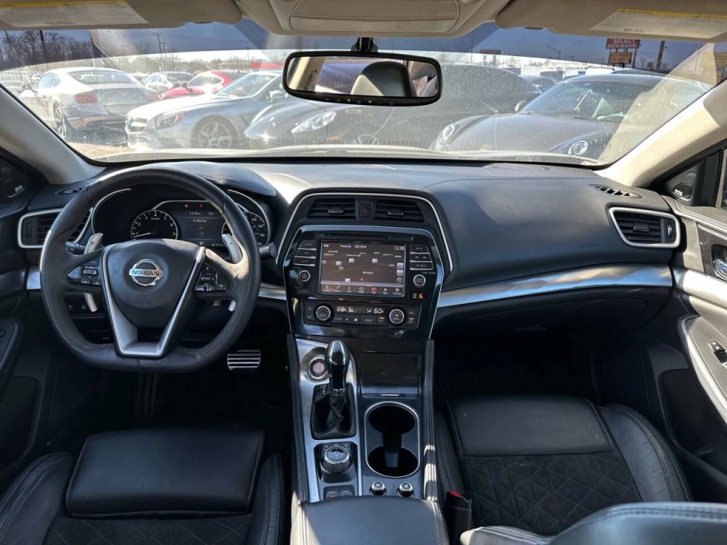 2017 Nissan Maxima Image 12