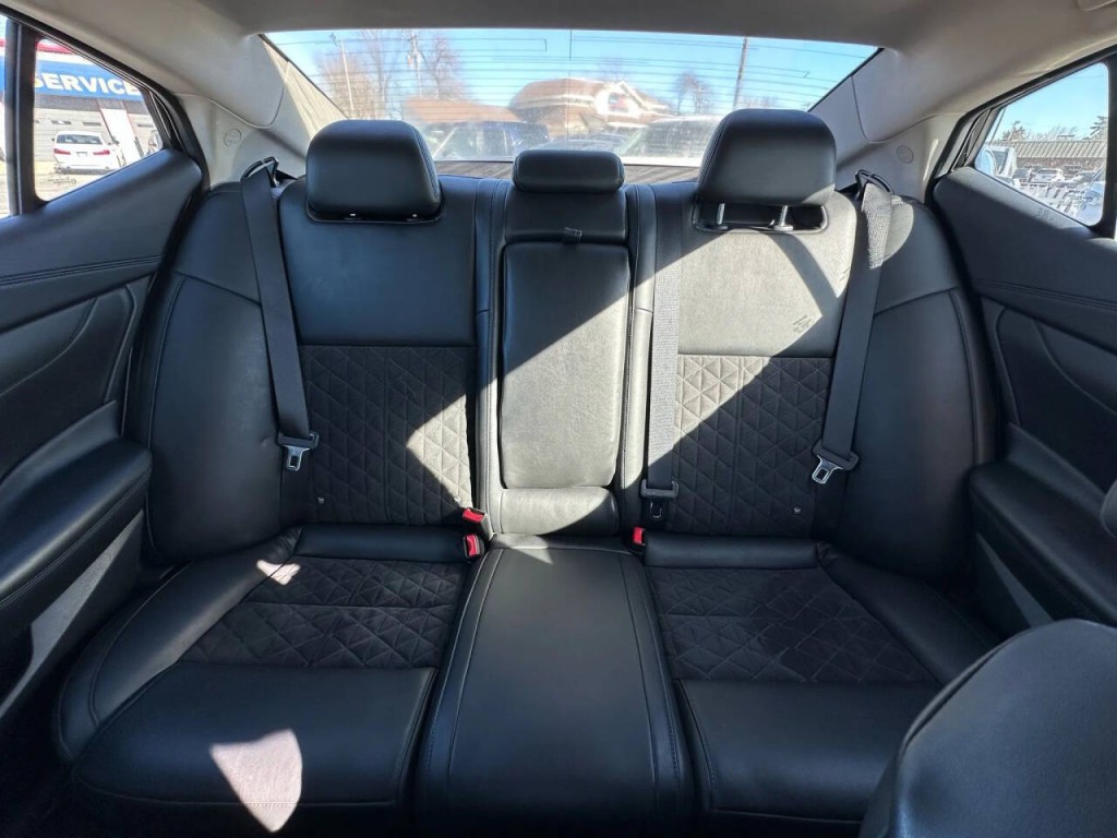 2017 Nissan Maxima Image 16