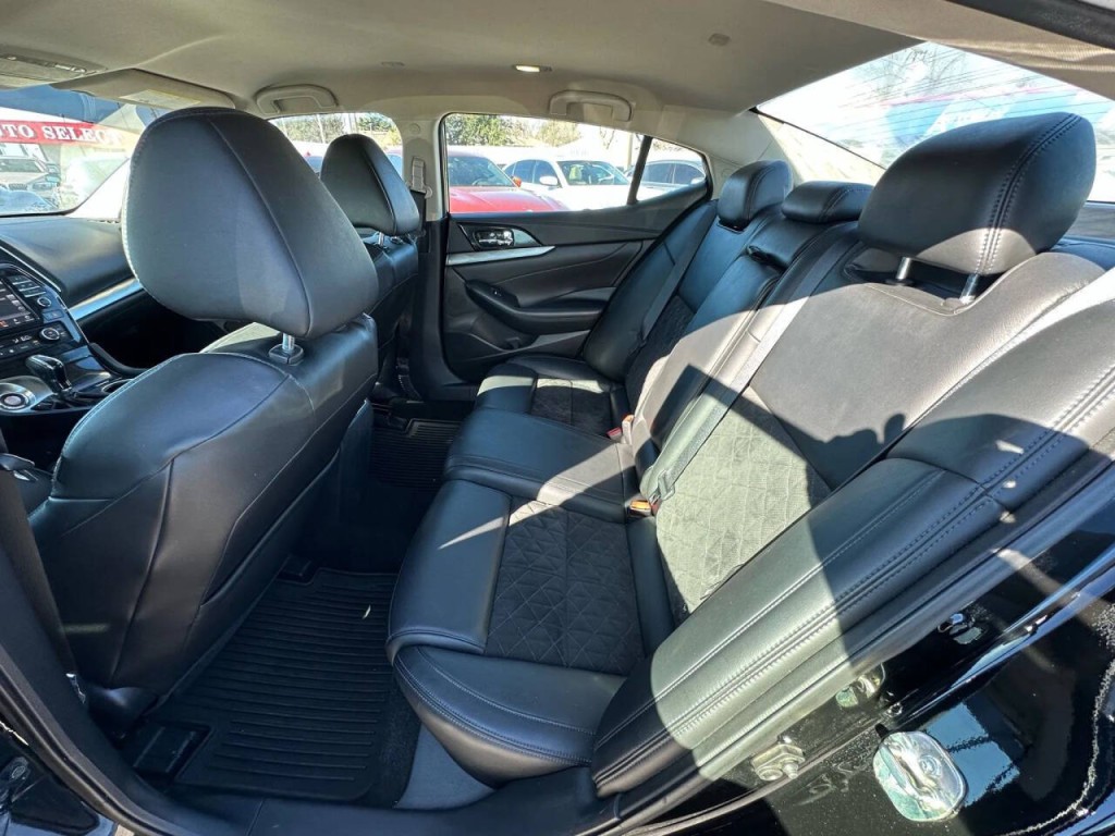 2017 Nissan Maxima Image 17