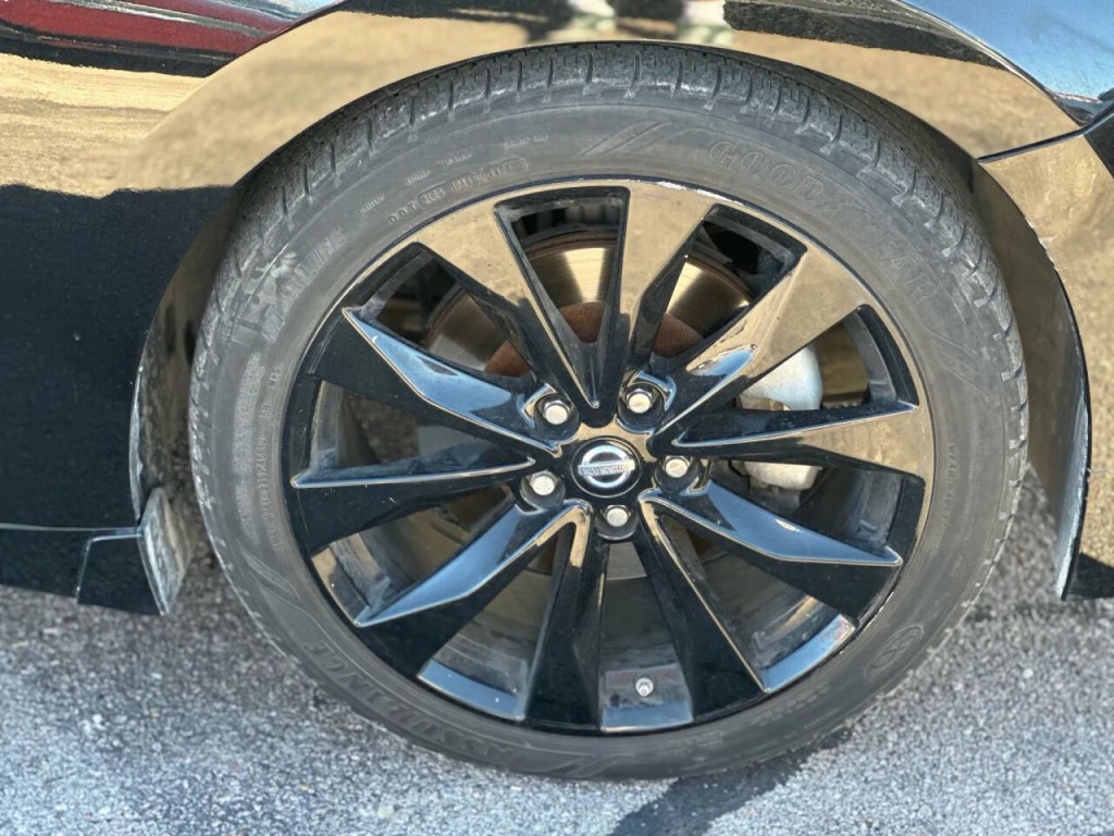 2017 Nissan Maxima Image 24