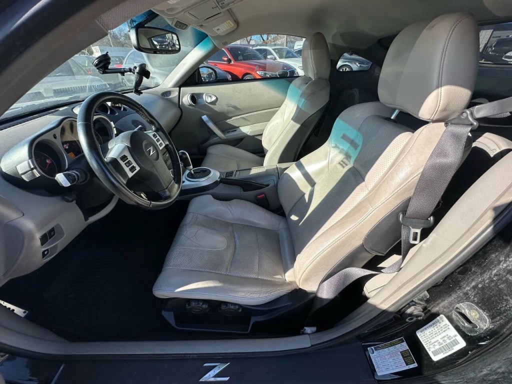2007 Nissan 350Z Image 2