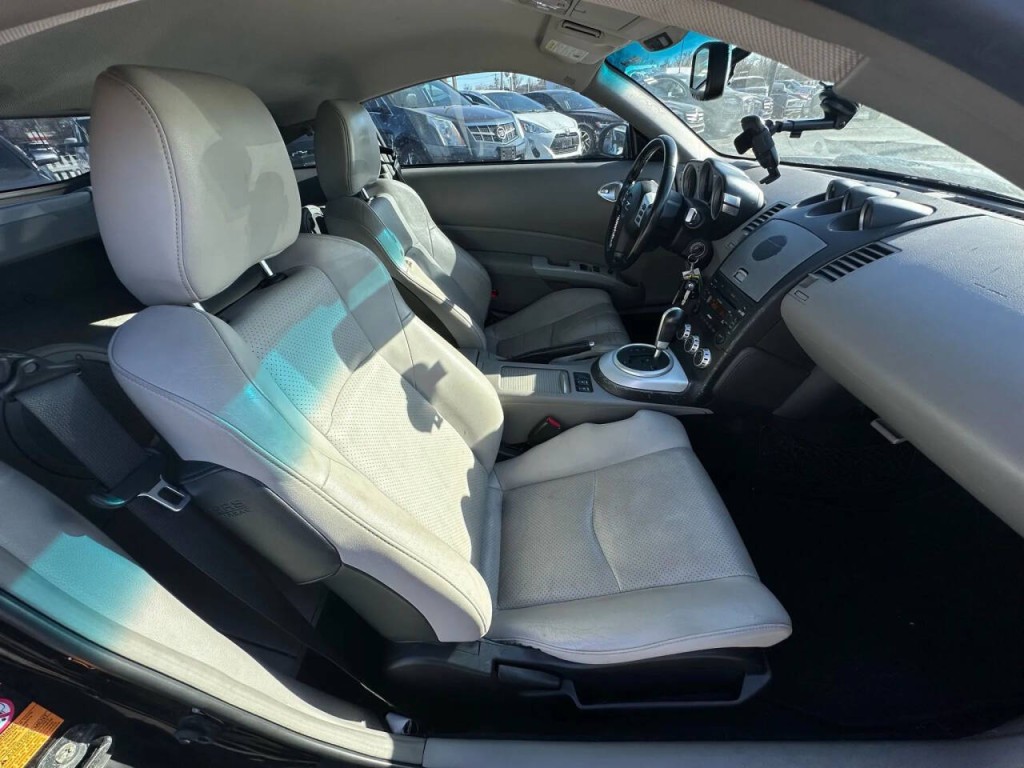 2007 Nissan 350Z Image 11