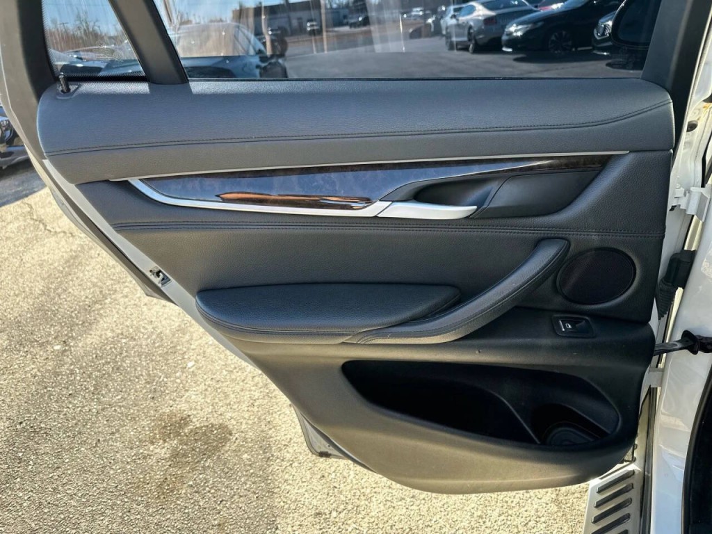 2015 BMW X6 Image 21