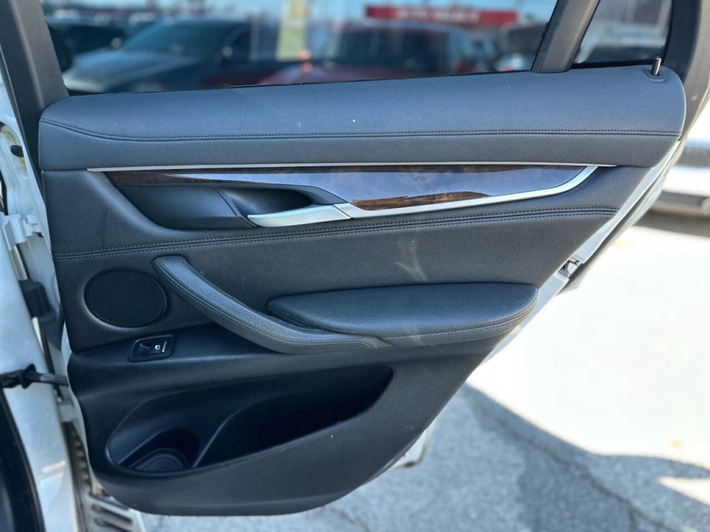 2015 BMW X6 Image 22