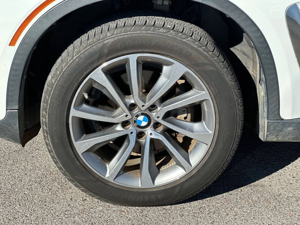 2015 BMW X6 Image 24