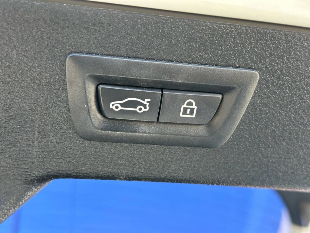 2015 BMW X6 Image 35