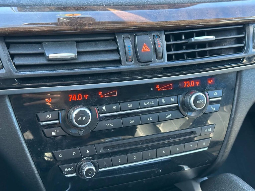 2015 BMW X6 Image 38