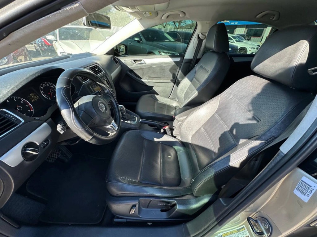 2013 Volkswagen Jetta Image 10