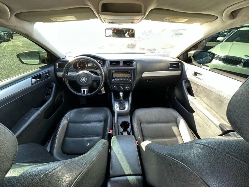 2013 Volkswagen Jetta Image 11