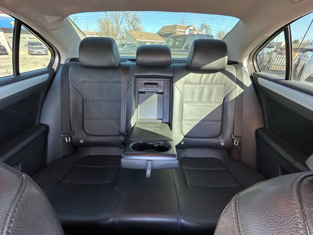 2013 Volkswagen Jetta Image 16