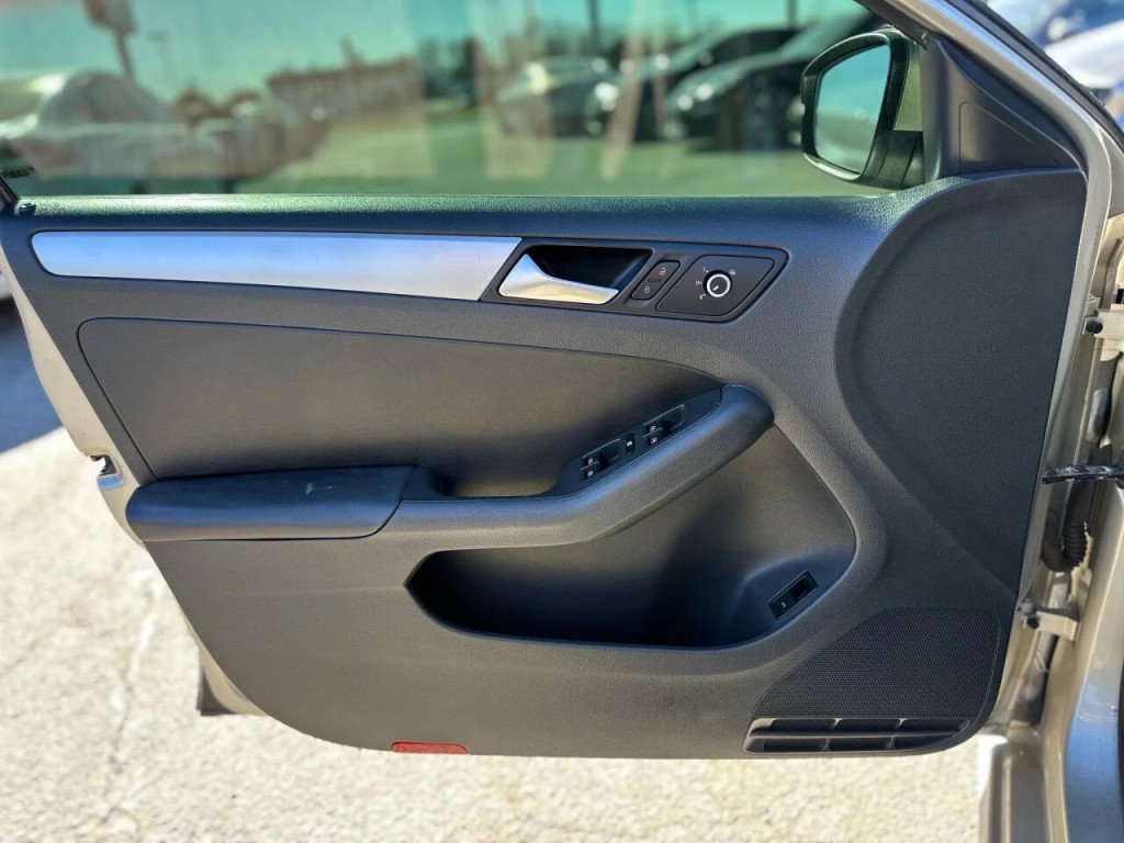 2013 Volkswagen Jetta Image 20