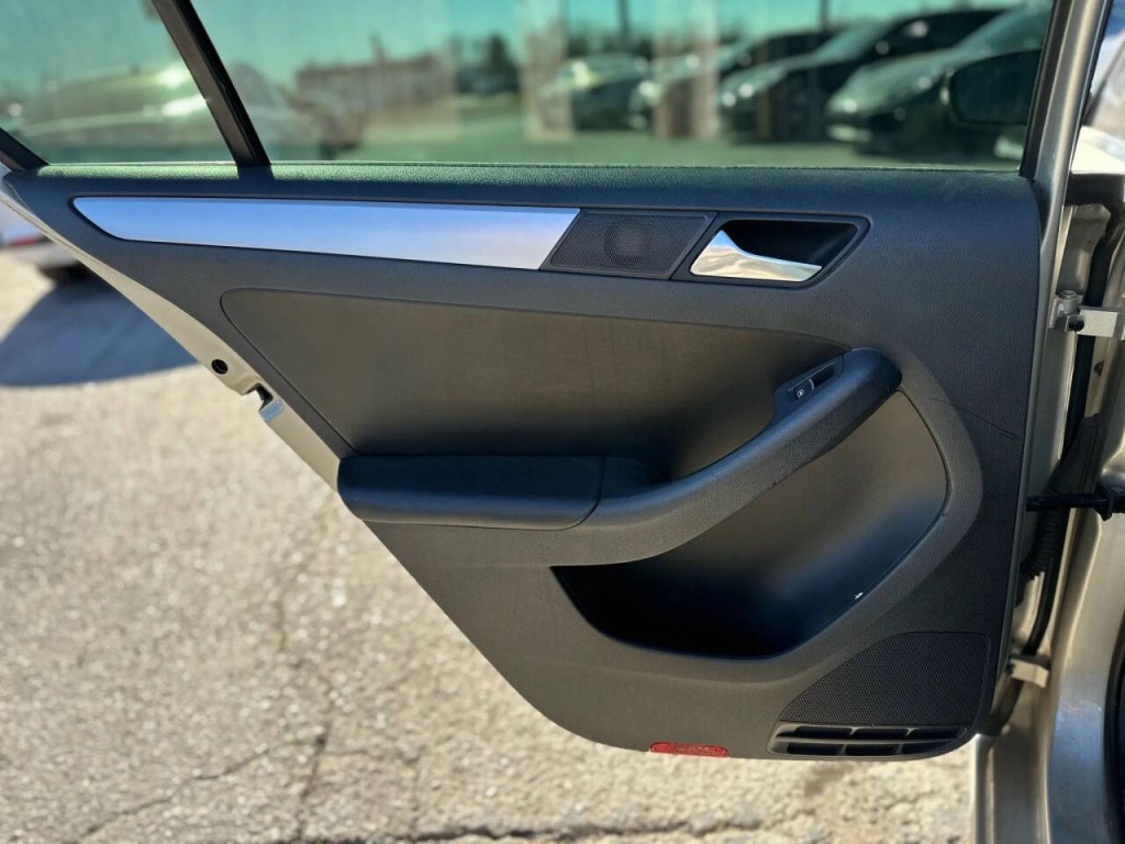 2013 Volkswagen Jetta Image 21