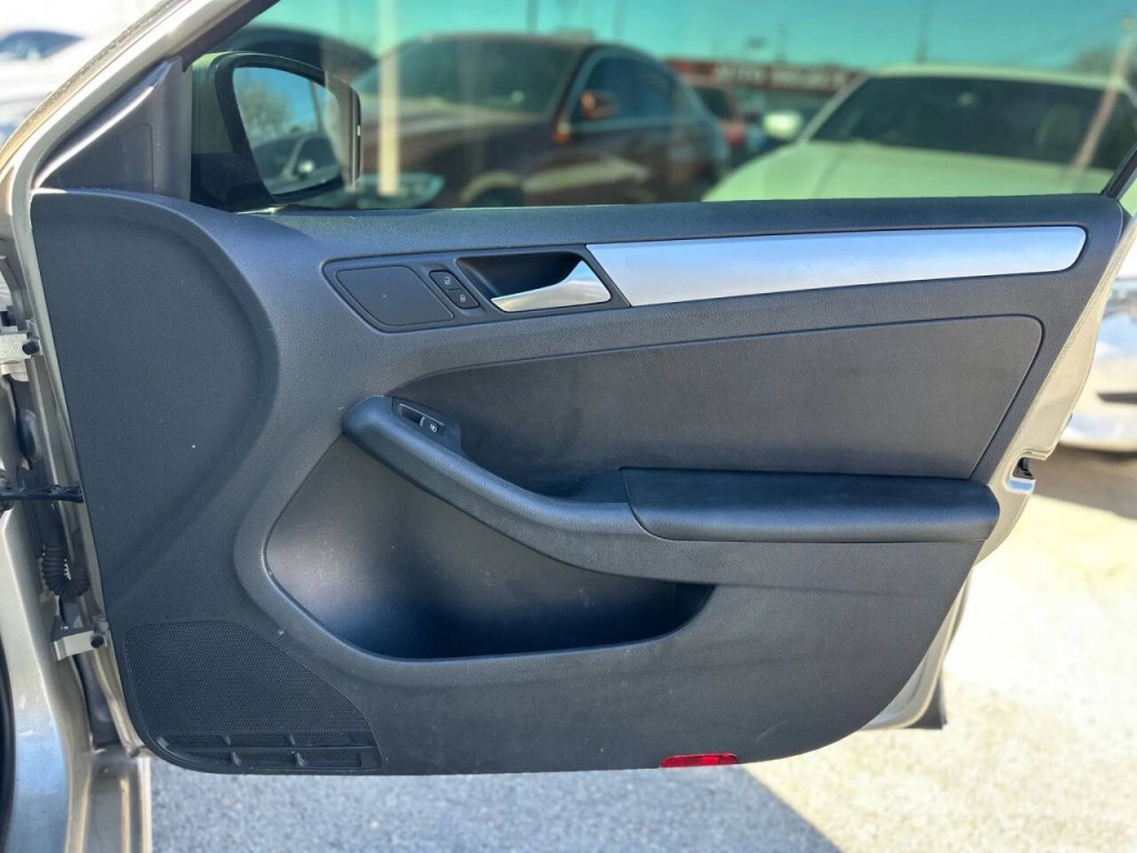 2013 Volkswagen Jetta Image 22