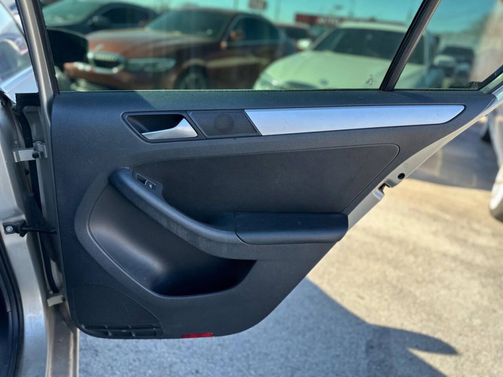 2013 Volkswagen Jetta Image 23