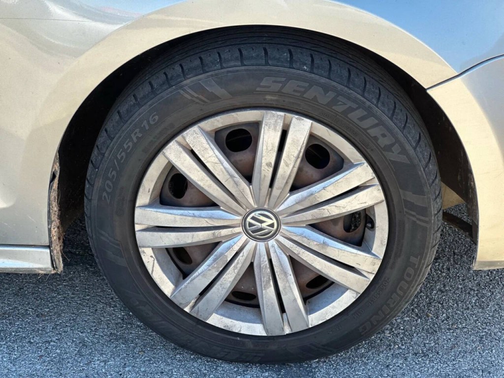 2013 Volkswagen Jetta Image 24