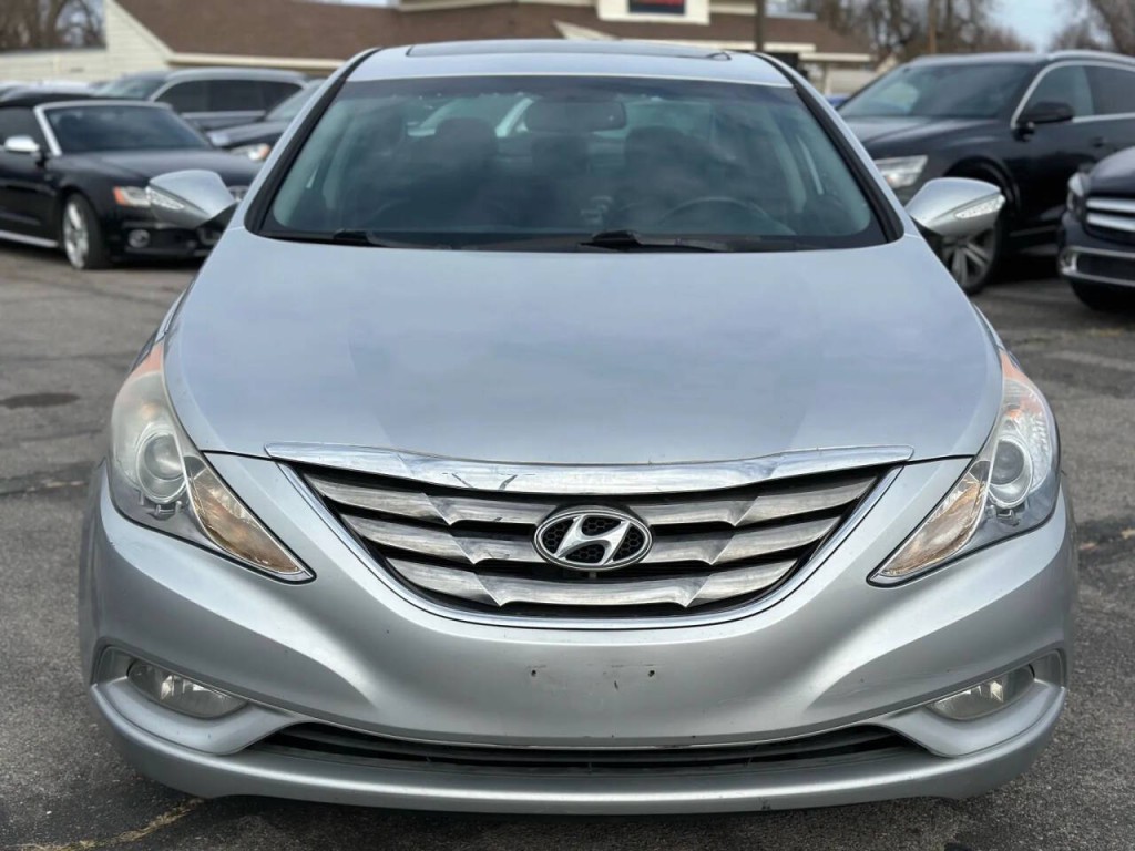 2013 Hyundai Sonata Image 3