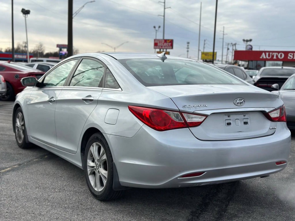 2013 Hyundai Sonata Image 8