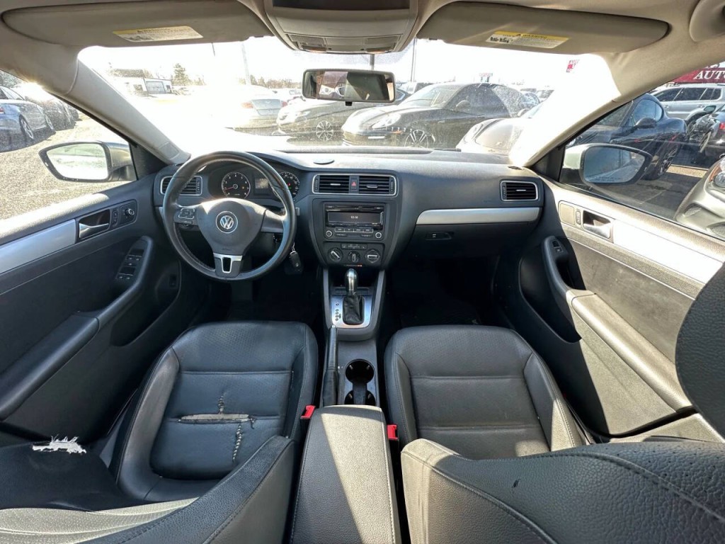 2013 Volkswagen Jetta Image 2