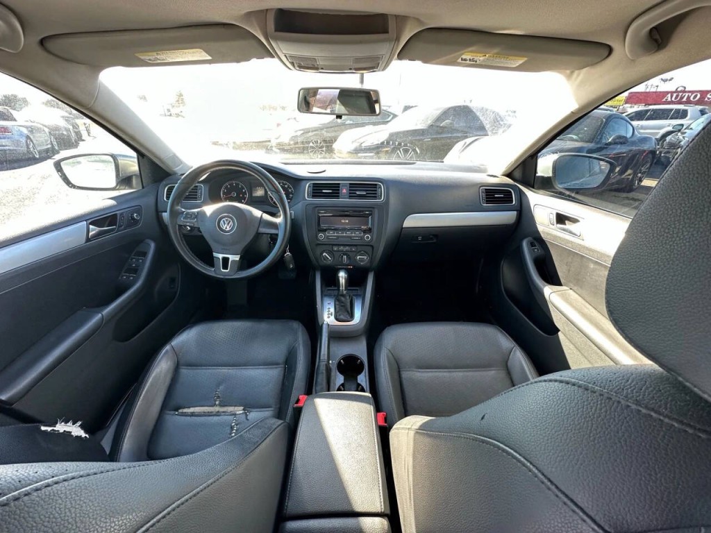 2013 Volkswagen Jetta Image 11