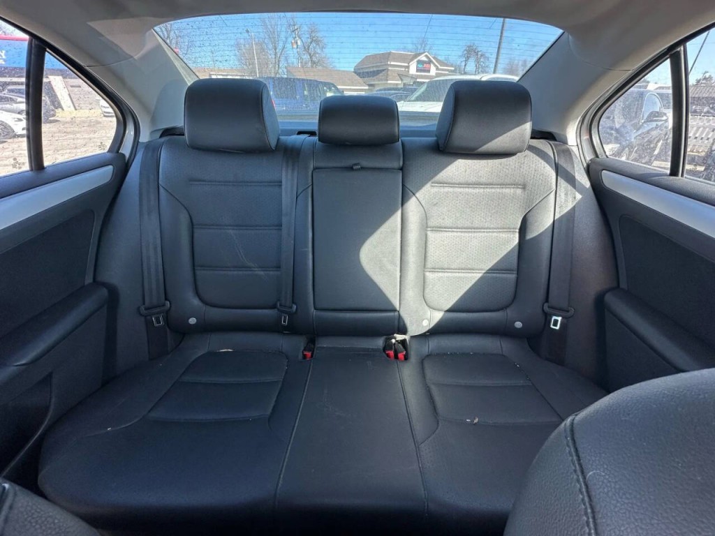 2013 Volkswagen Jetta Image 16