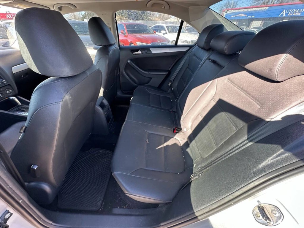 2013 Volkswagen Jetta Image 17