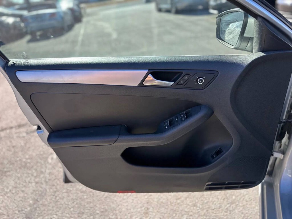 2013 Volkswagen Jetta Image 20