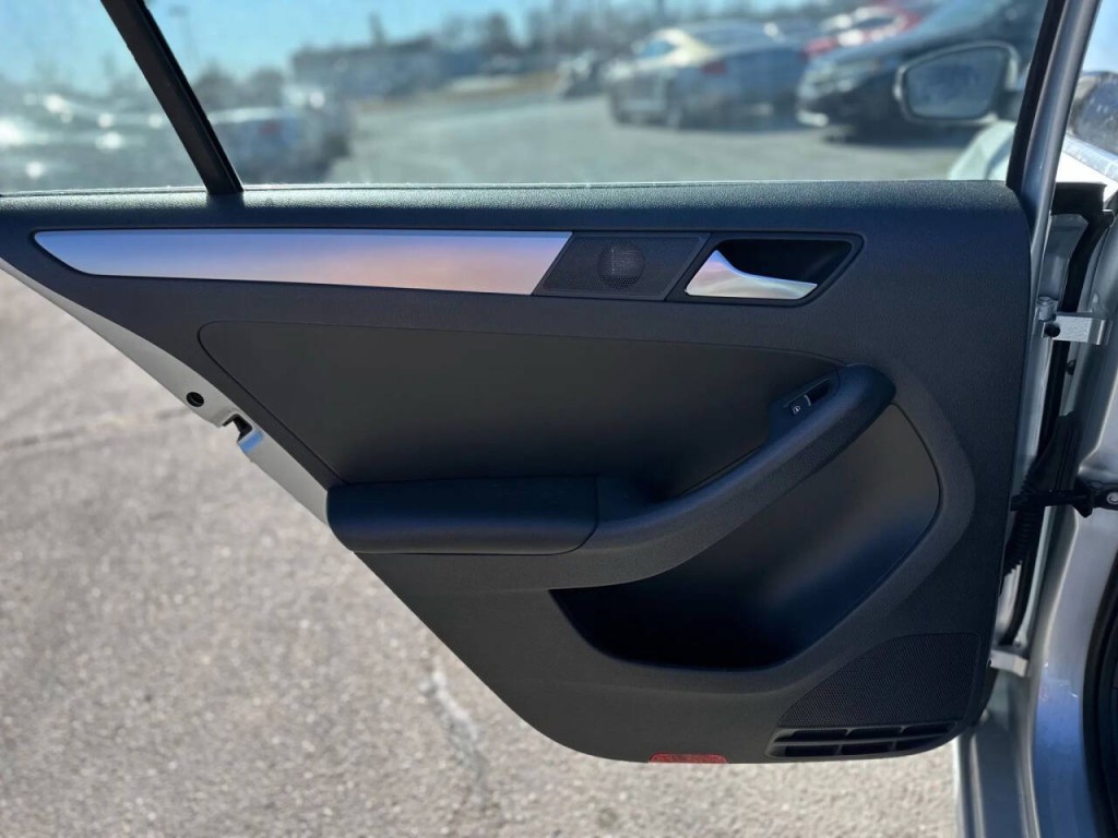 2013 Volkswagen Jetta Image 21