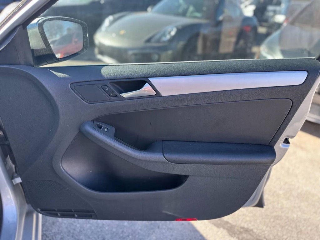 2013 Volkswagen Jetta Image 22