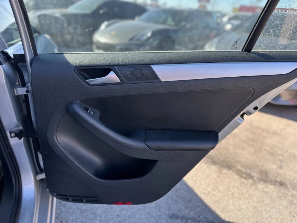 2013 Volkswagen Jetta Image 23