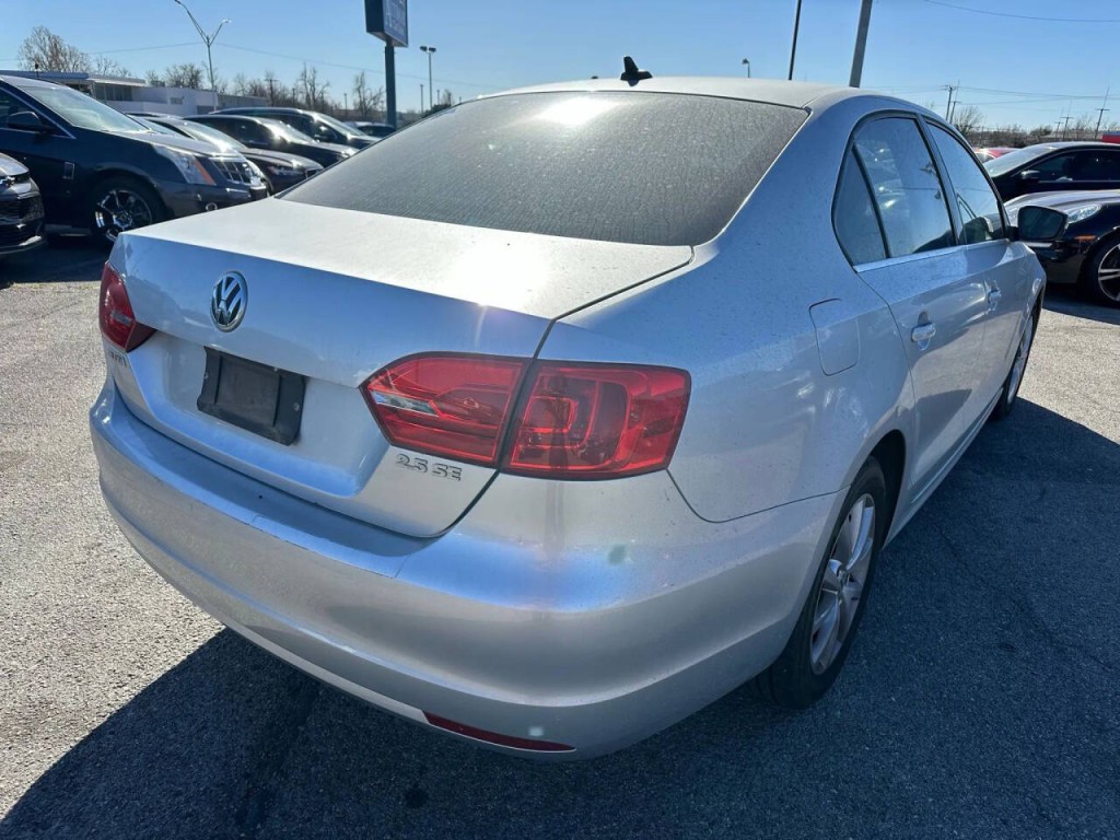 2013 Volkswagen Jetta Image 32