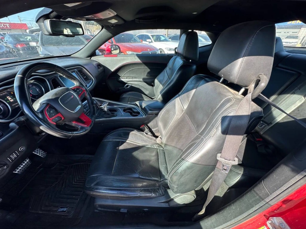 2015 Dodge Challenger Image 9