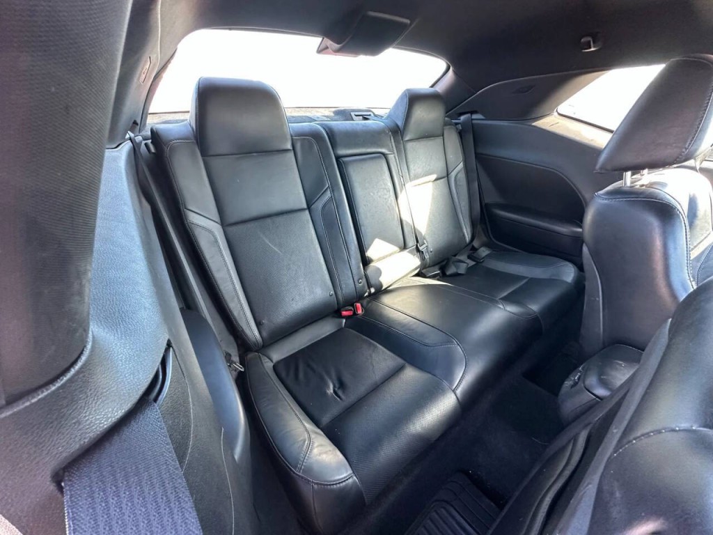 2015 Dodge Challenger Image 11