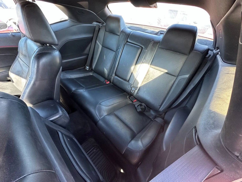 2015 Dodge Challenger Image 12